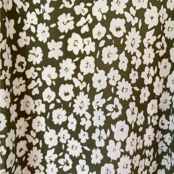 💚PETAL & PUP Blaire Dress - Olive Green Floral - Picture 9 of 16